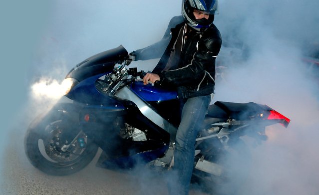 muž na motorke.jpg